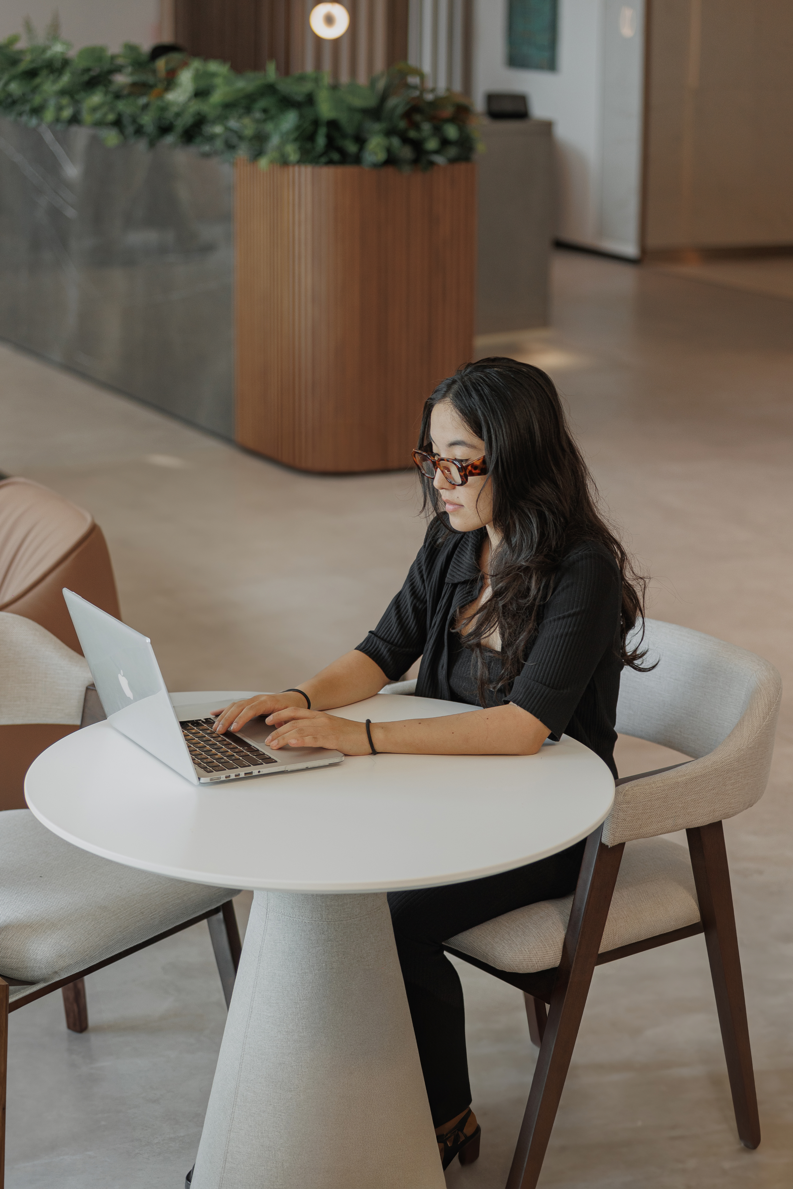 Flowork working lounge with contemporary seating